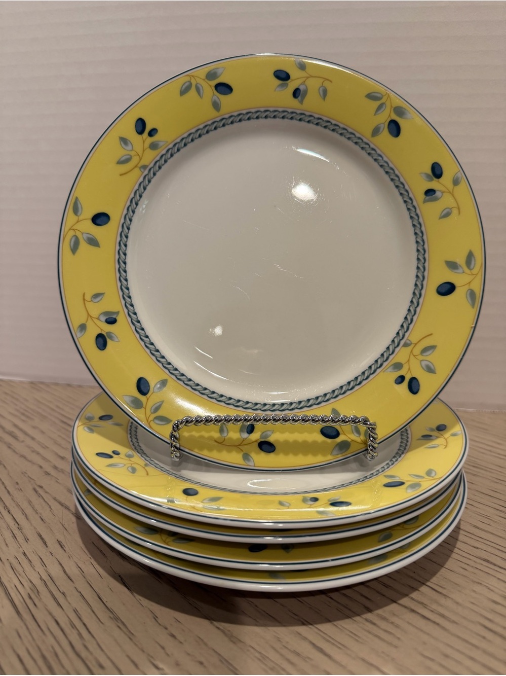 Set of (5) Royal Doulton Blueberry Salad / Dessert Plates 7-5/8”